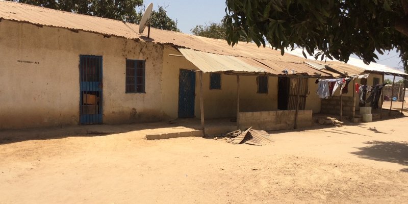Een nieuw dak en onderwijs voor Ebassy